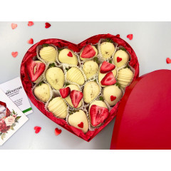 Клубника в шоколаде в коробке сердце "Strawberry Love"